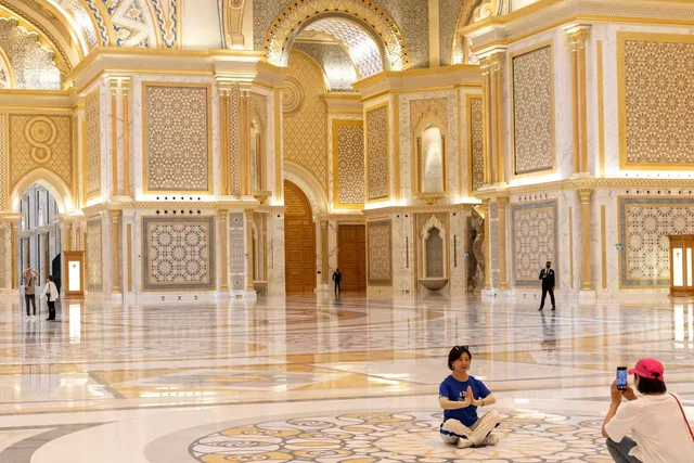 Abu Dhabi City Tour: Grand Mosque, Qasr Al Watan & Etihad Towers in Abu Dhabi — experience image 13 of 15