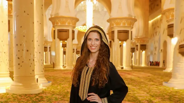 Abu Dhabi Full-Day Tour from Dubai with Sheikh Zayed Grand Mosque in Dubai — experience image 2 of 7