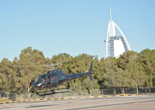 Dubai Helicopter Tour from Atlantis: Palm Jumeirah Sightseeing in Dubai — experience image 7 of 16