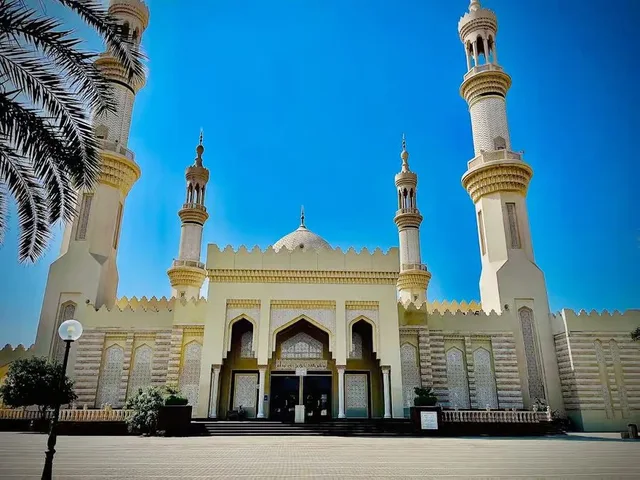 Ajman Half-Day City Tour: Museum, Corniche & Heritage in Sharjah — experience image 15 of 27