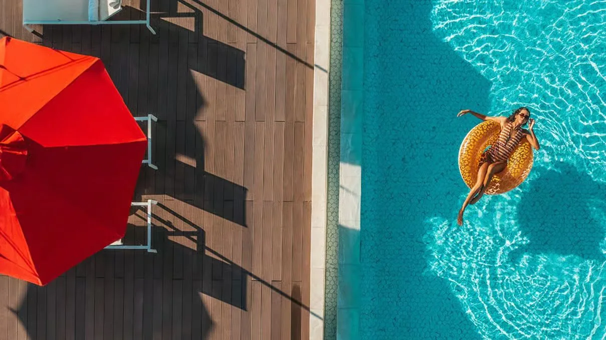 Th8 Palm Dubai Beach Day Pass: Fluid Pool & Beach Club experience in Dubai