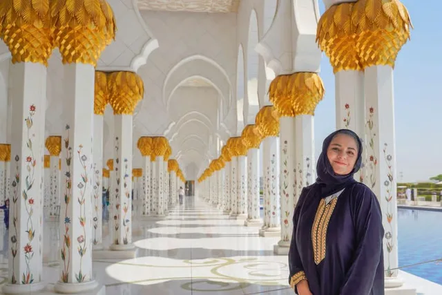 Abu Dhabi Full-Day Tour from Dubai with Sheikh Zayed Grand Mosque in Dubai — experience image 3 of 7