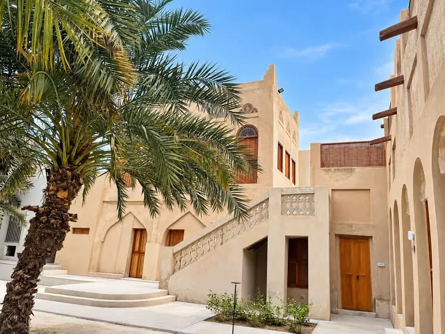 Manama Souq Food Tour: Bahraini Tastings & Guided Walk in Manama — experience image 8 of 11