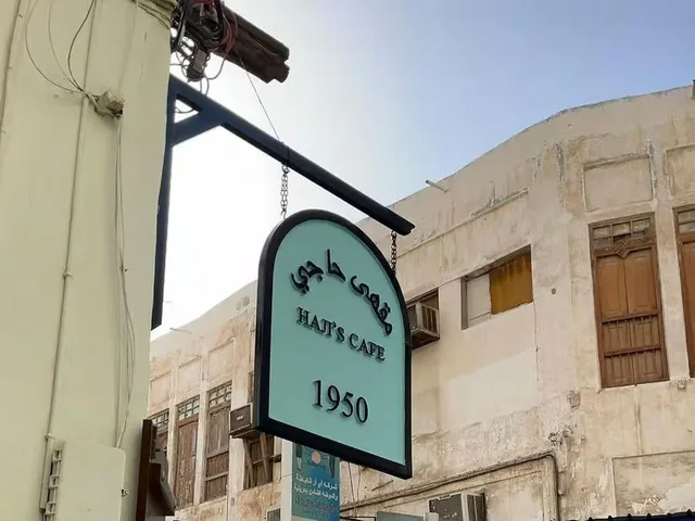 Manama Souq Food Tour: Bahraini Tastings & Guided Walk in Manama — experience image 4 of 11