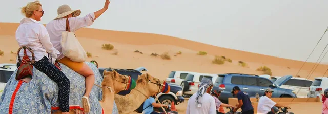 Abu Dhabi Sunrise Desert Safari: Early-Morning Dune Drive in Abu Dhabi — experience image 3 of 9