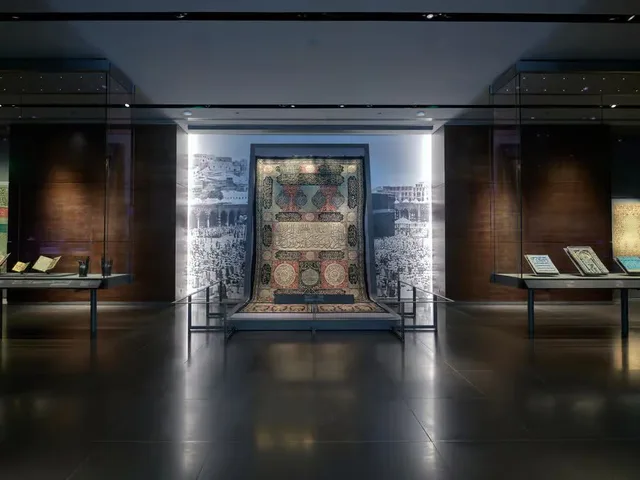 Museum of Islamic Art Doha Tickets: Galleries & Waterfront in Doha — experience image 11 of 14