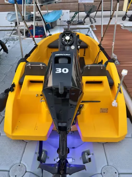 Yas Island Self-Drive Boat Rental: Private One-Hour Option in Abu Dhabi — experience image 5 of 16