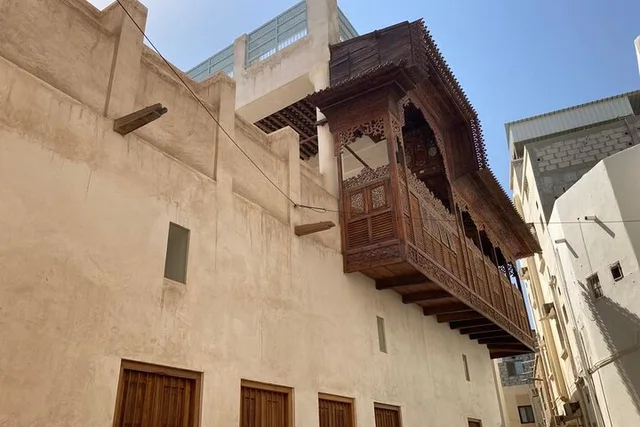 Manama Evening Walking Tour: Bab Al Bahrain & Souq in Manama — experience image 7 of 10
