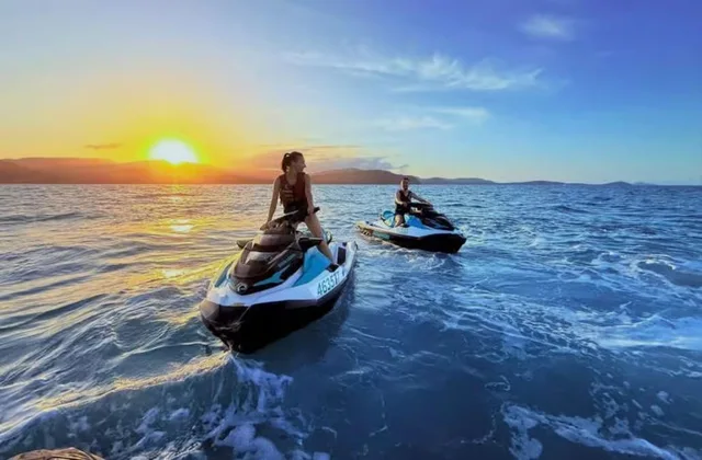 Katara Beach Jet Ski in Doha: 30 & 60 Minute Sessions in Doha — experience image 6 of 8