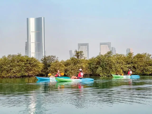 Reem Central Park Abu Dhabi: Two-Hour Guided Kayak Tour in Abu Dhabi — experience image 6 of 12