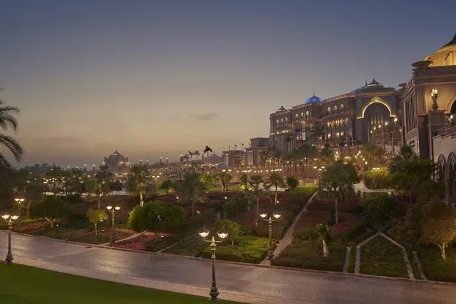 Abu Dhabi Evening City Tour with Corniche Sunset Walk in Abu Dhabi — experience image 6 of 8