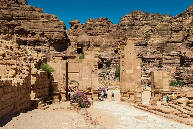 Petra Day Trip from Taba: Ferry, Siq & Treasury in Taba — experience image 13 of 18