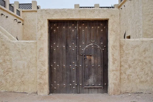 West Qatar Tour from Doha: Zekreet & Richard Serra in Doha — experience image 14 of 17