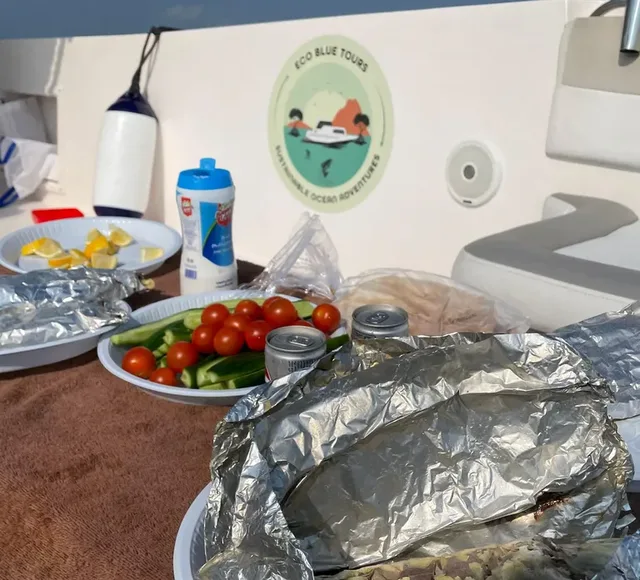 Private Fishing Trip Ras Al Khaimah: Four-Hour Open-Sea Charter in Ras Al-Khaimah — experience image 8 of 9